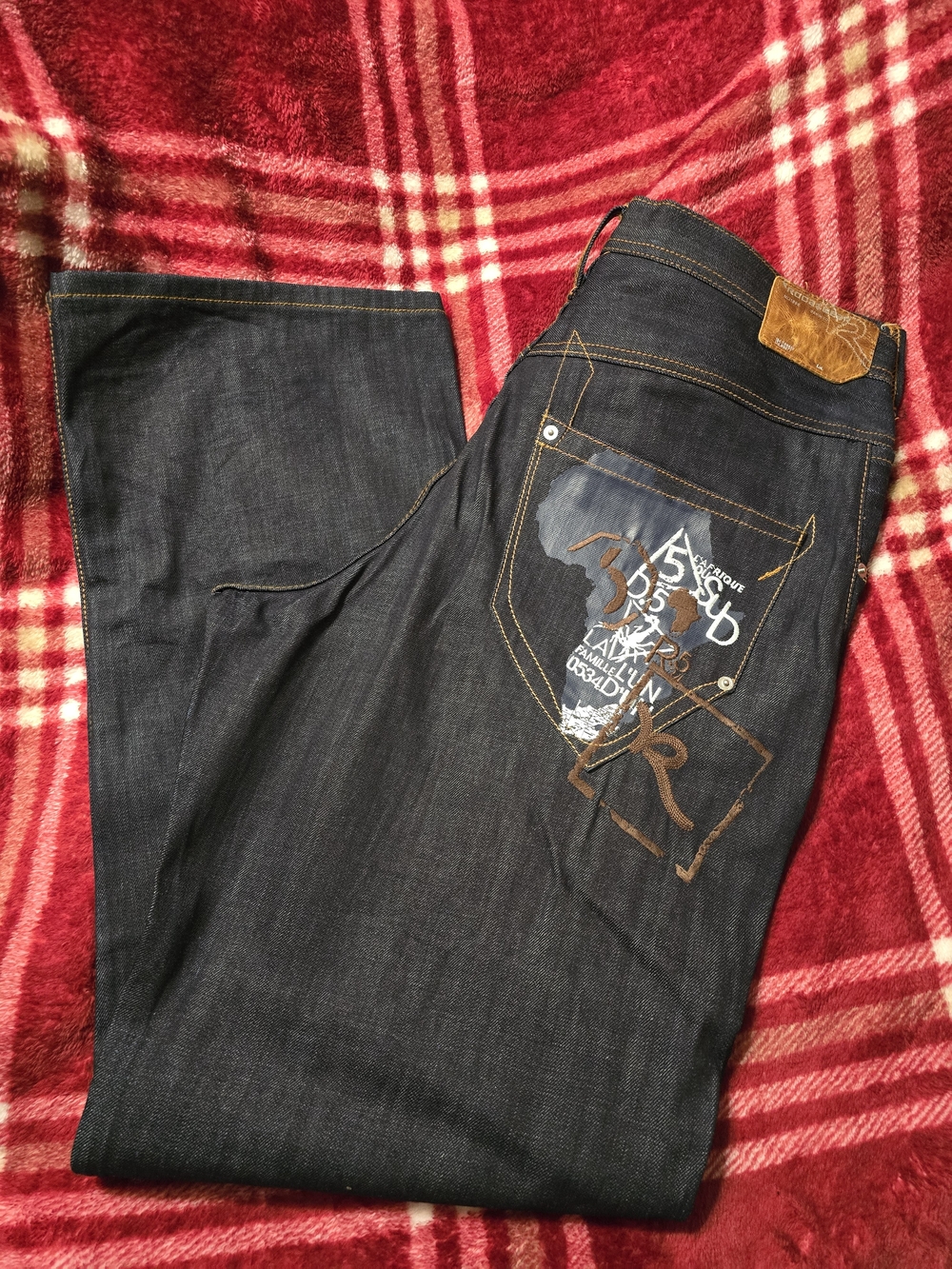 Rocawear Dark Indigo Men's Straight Jeans with Back Pocket Graphic